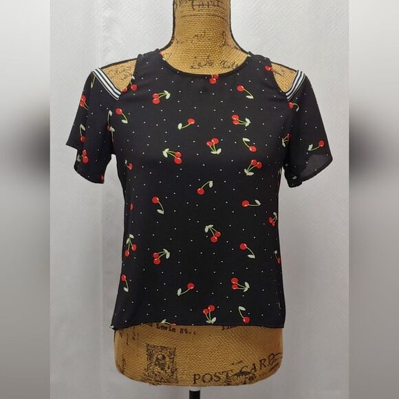 Gypsies & Moondust Cold Shoulder Cherry Print Short Sleeve Blouse Top Sz XS ๐ - Picture 1 of 9